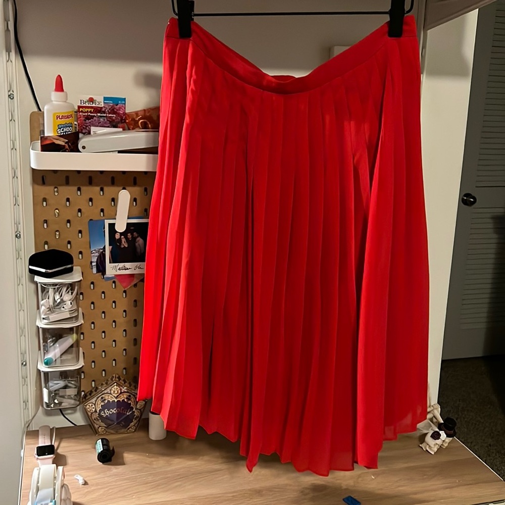 Ann Taylor red pleated skirt! PETITE!